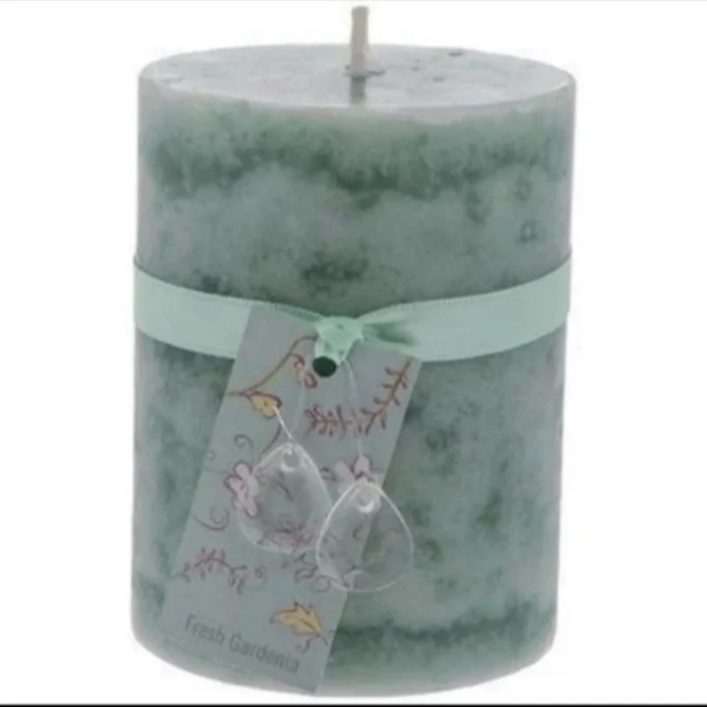 Fresh Gardenia Beautiful Single Wick Pillar Candle BNWT SO 1 LEFT!